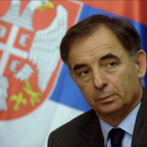 Tko nema argumenata, taj lijepi etikete